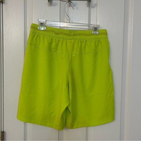 Reebok WORKOUT READY WOR Woven SHORTS in Acid Yellow Size S - Picture 8 of 10